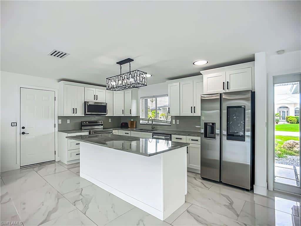 1428 Vendome Ct, Cape Coral, photo 6