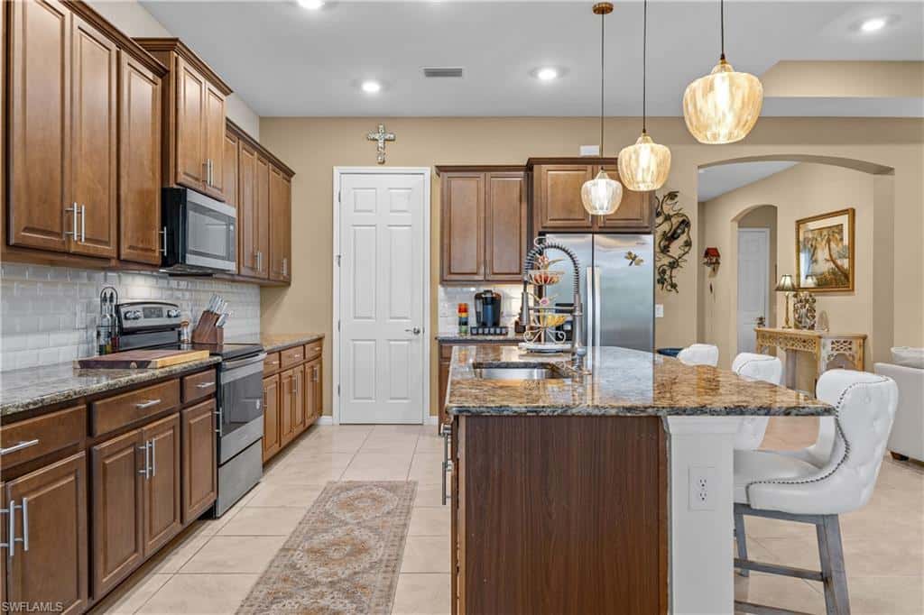 3286 Baravaldo Cir, Cape Coral, photo 10