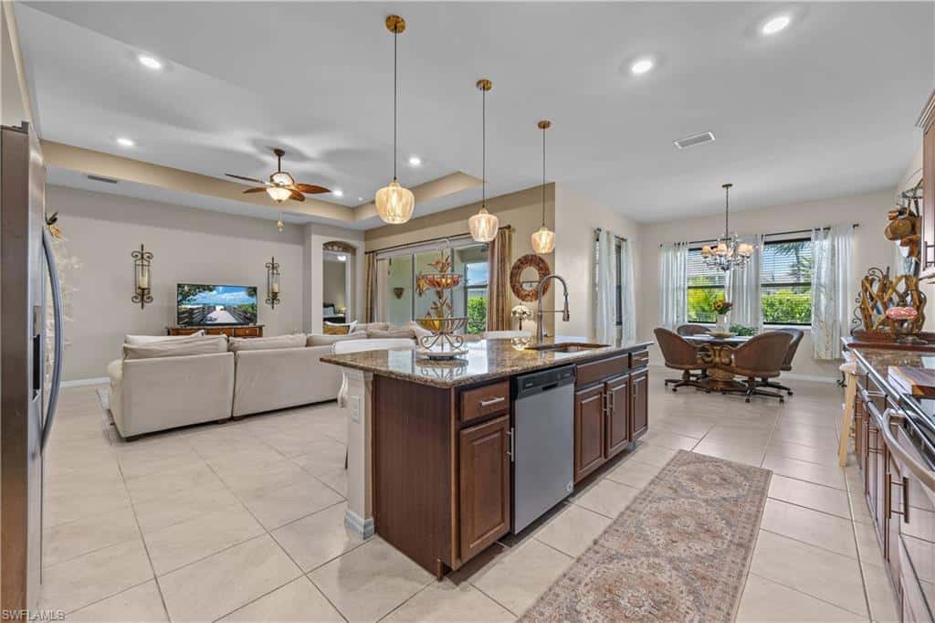 3286 Baravaldo Cir, Cape Coral, photo 11