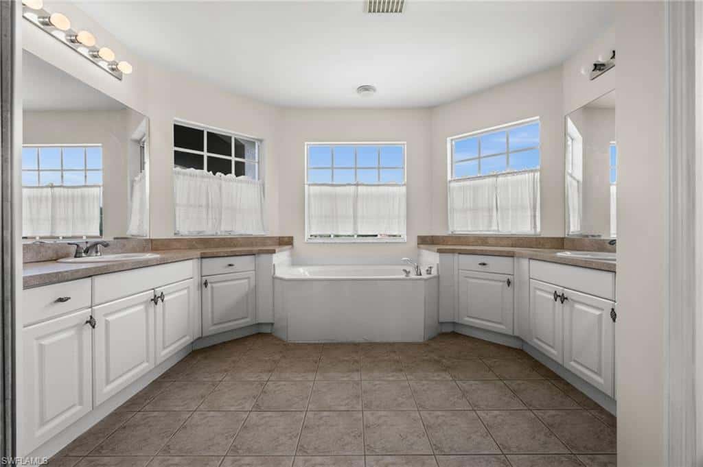3520 3rd Ter, Cape Coral, photo 38