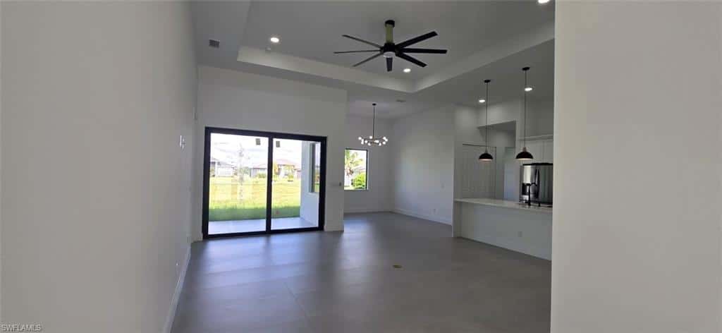1032 33rd Pl, Cape Coral, photo 5