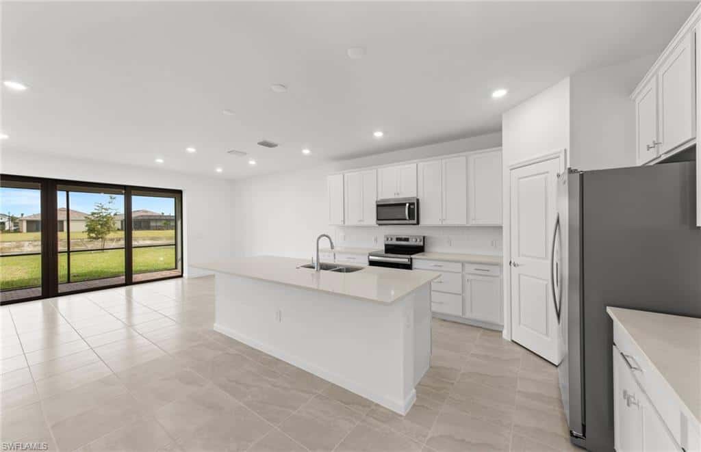 3853 Passion Vine Dr, Alva, photo 5