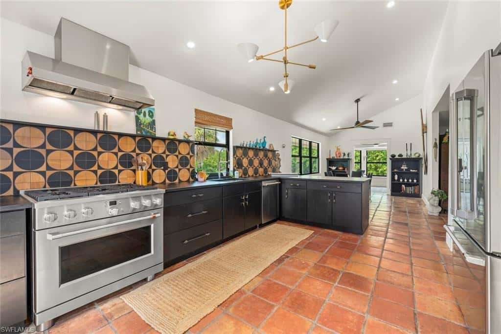 6062 Dinkins Lake Rd, Sanibel, photo 7