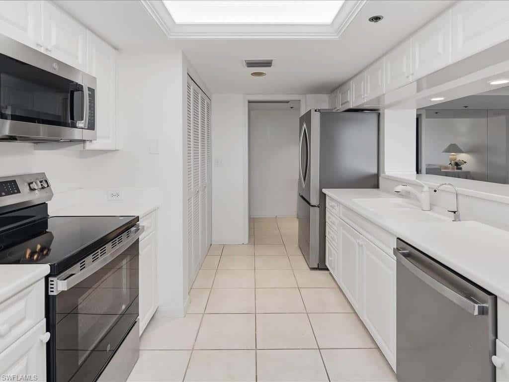 5550 Heron Point Dr #402, Naples, photo 8