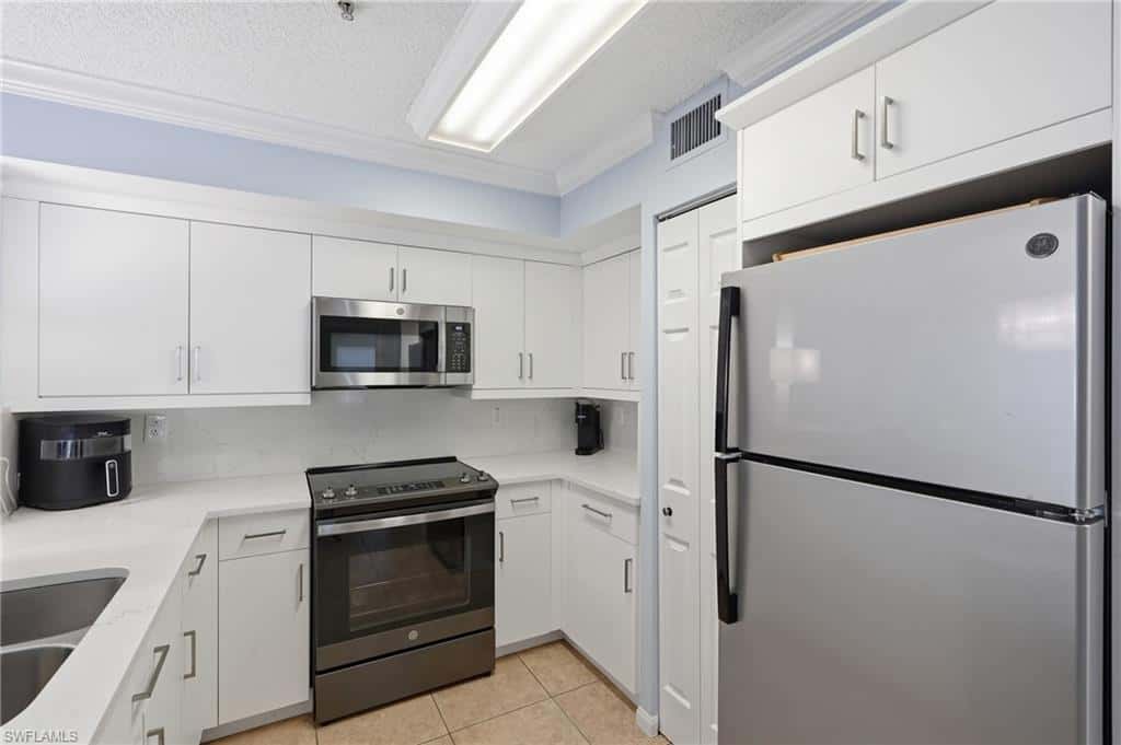 1270 Wildwood Lakes Blvd #208, Naples, photo 8
