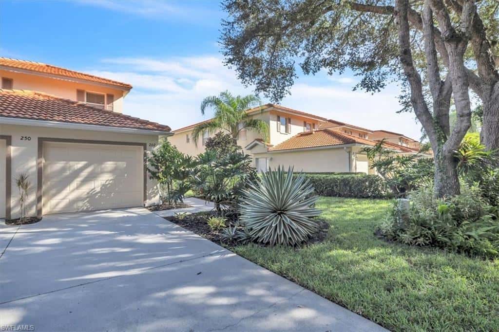 250 Robin Hood Cir #202, Naples, photo 10