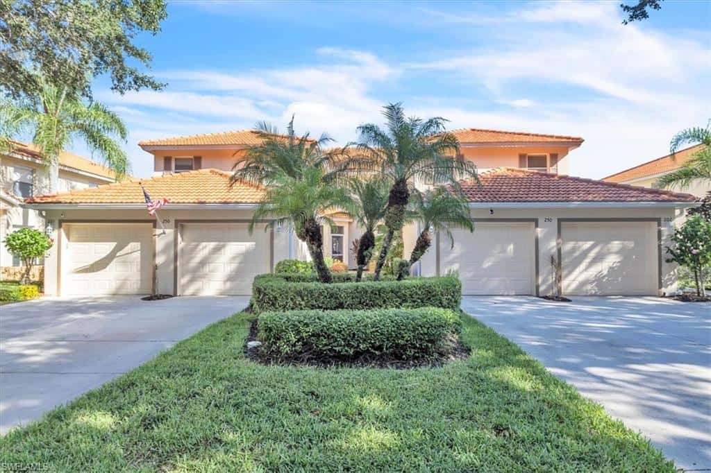 250 Robin Hood Cir #202, Naples, photo 4