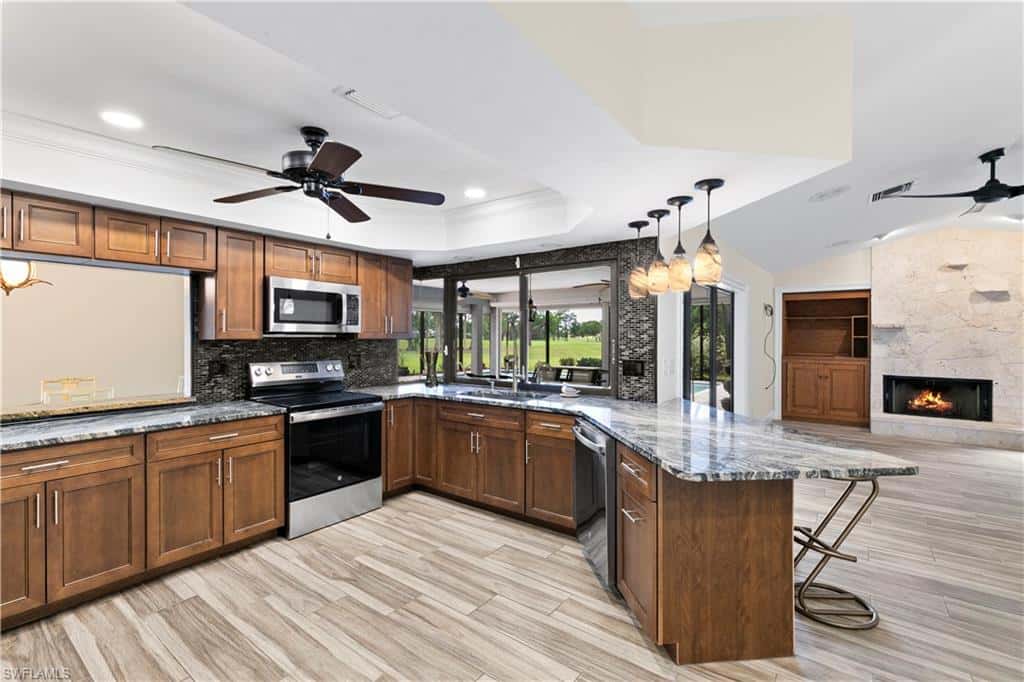 2010 Imperial Golf Course Blvd, Naples, photo 12