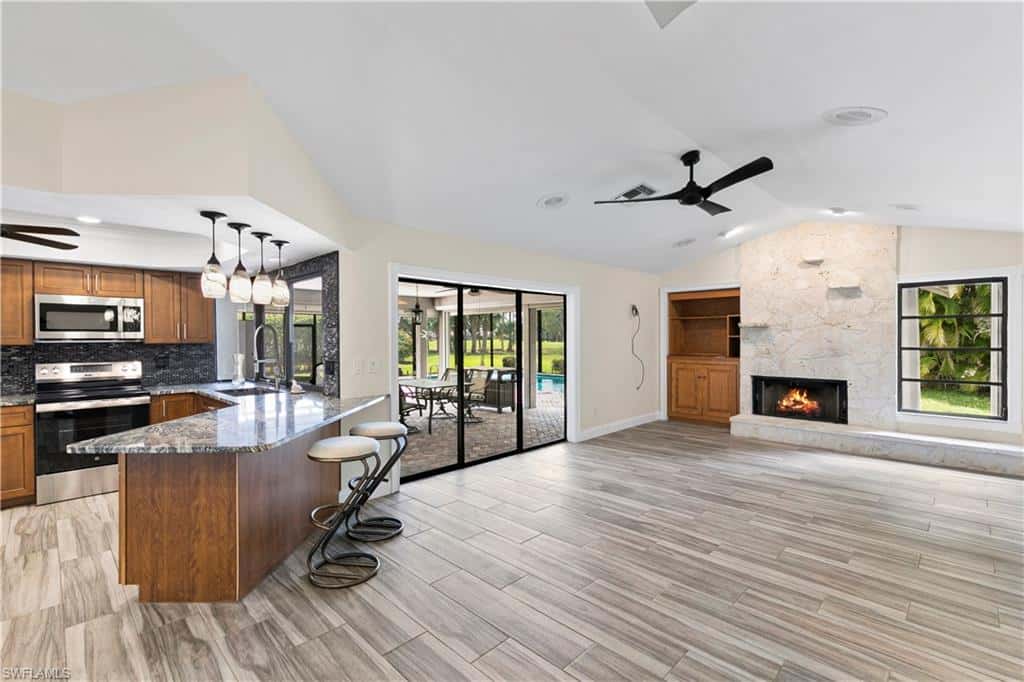 2010 Imperial Golf Course Blvd, Naples, photo 18