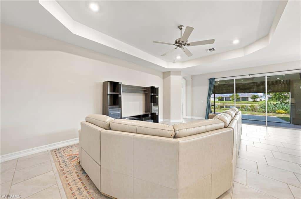 719 Heather Lake Ave, Cape Coral, photo 6