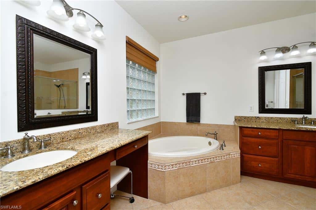 8871 Biella Ct, Estero, photo 22
