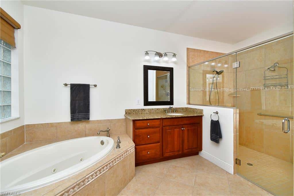 8871 Biella Ct, Estero, photo 21