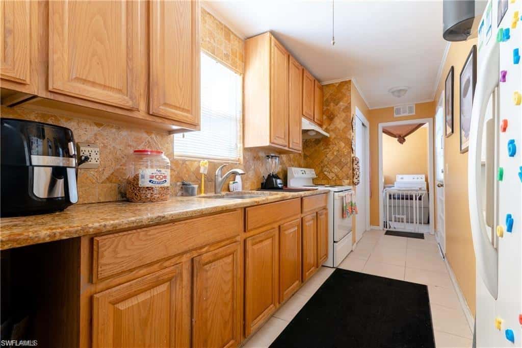 4617 Lee Blvd, Lehigh Acres, photo 4
