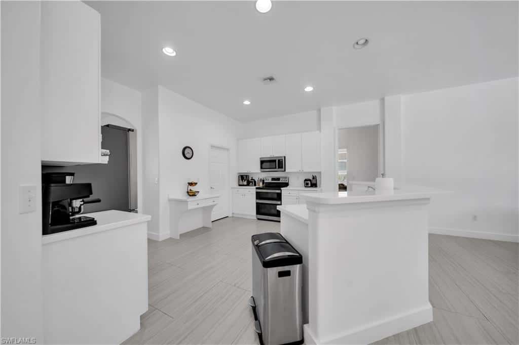 11142 Lakeland Cir, Fort Myers, photo 31