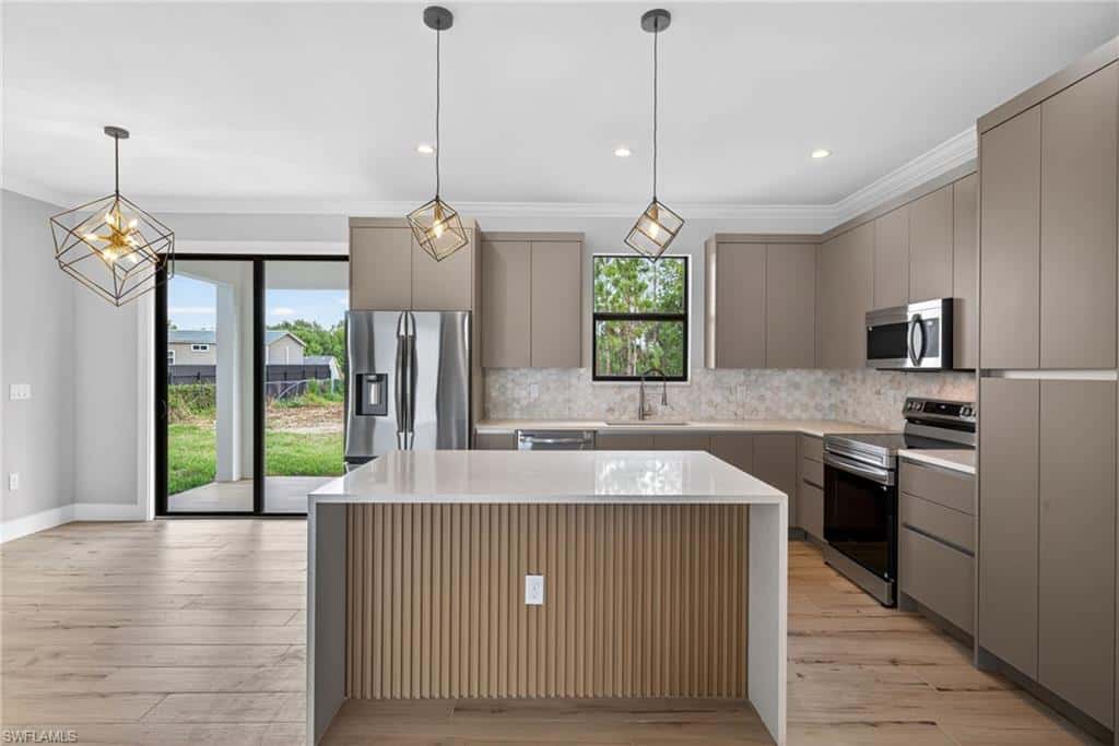 876 Desoto Ave, Naples, photo 8