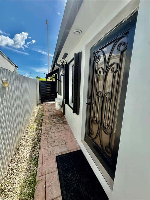 4590 9th Ln, Hialeah, photo 22