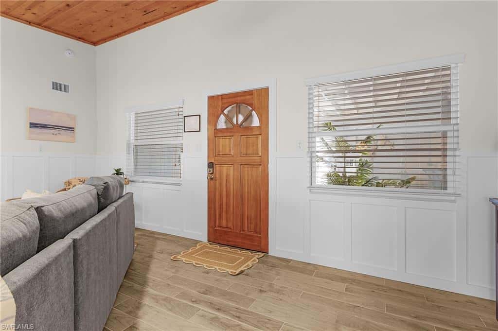467 Madison Ct, Fort Myers Beach, photo 17
