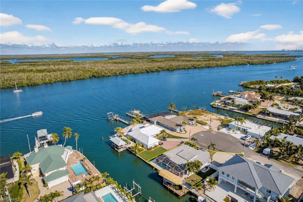 467 Madison Ct, Fort Myers Beach, photo 32