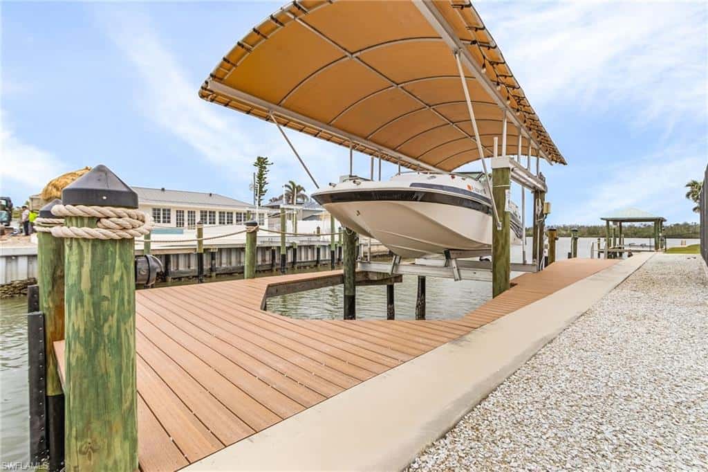 467 Madison Ct, Fort Myers Beach, photo 5