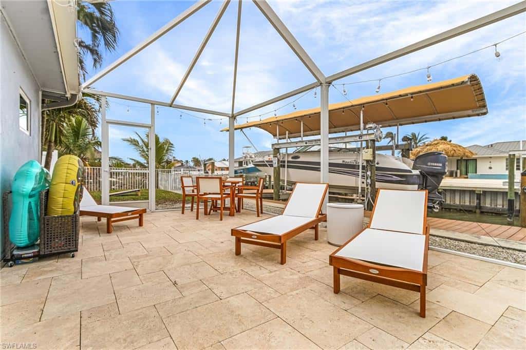467 Madison Ct, Fort Myers Beach, photo 9