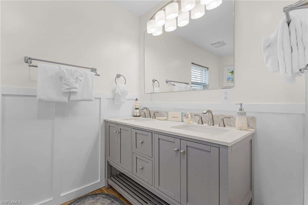 467 Madison Ct, Fort Myers Beach, photo 24
