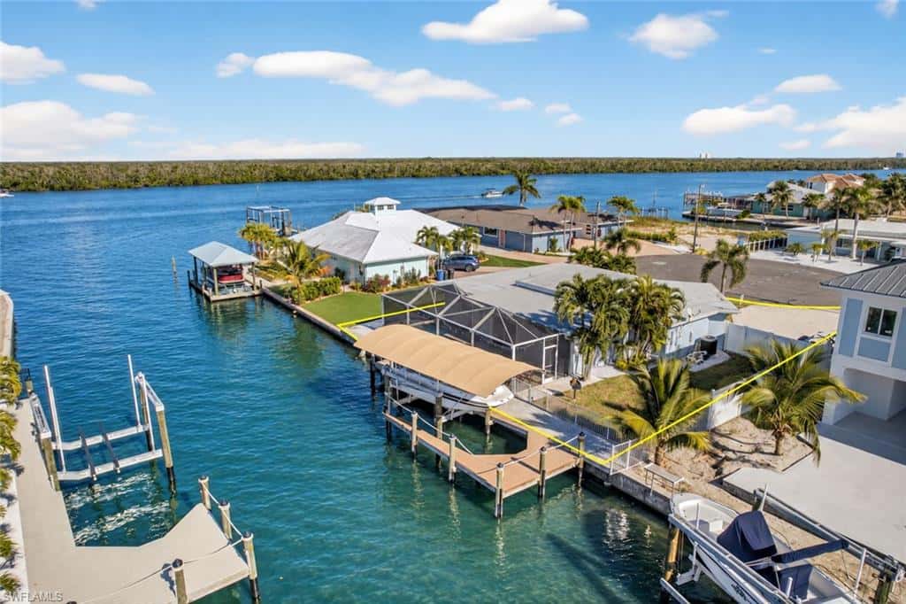 467 Madison Ct, Fort Myers Beach, photo 30