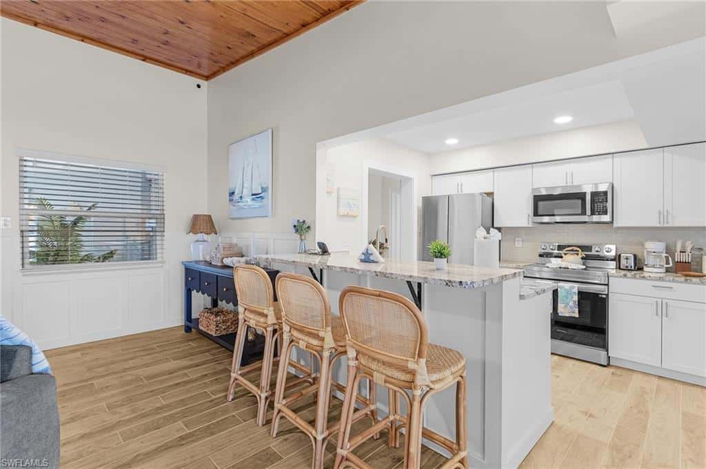 467 Madison Ct, Fort Myers Beach, photo 14