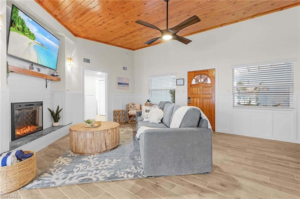 467 Madison Ct, Fort Myers Beach, photo 15
