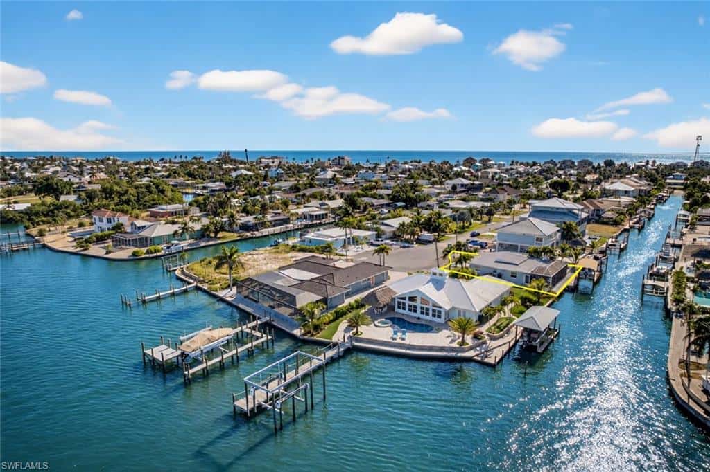 467 Madison Ct, Fort Myers Beach, photo 29