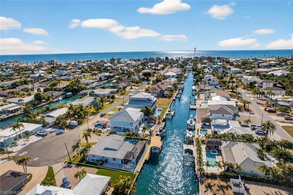 467 Madison Ct, Fort Myers Beach, photo 4