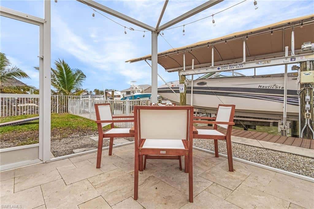 467 Madison Ct, Fort Myers Beach, photo 8