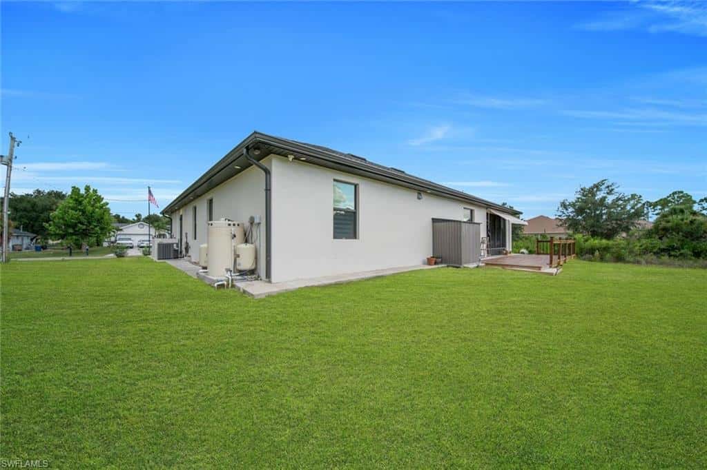 609 Clayton Ave, Lehigh Acres, photo 32