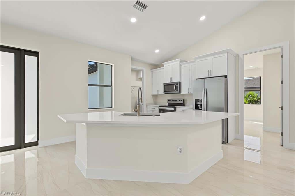 820 Lystra Ave, Fort Myers, photo 6