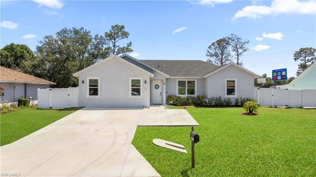 27257 Pinecrest Ln, Bonita Springs, photo 4