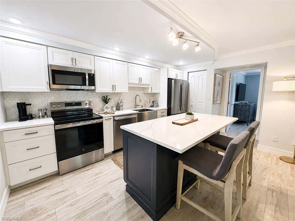 960 7th St #103, Naples, photo 4