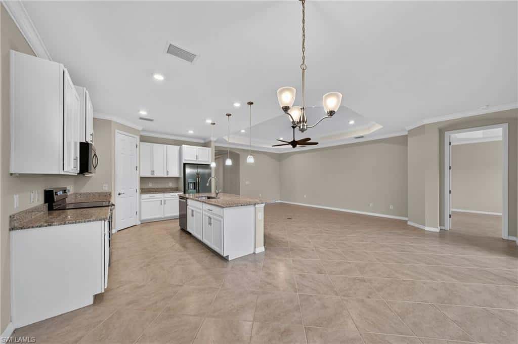 8051 Venetian Pointe Dr, Fort Myers, photo 10