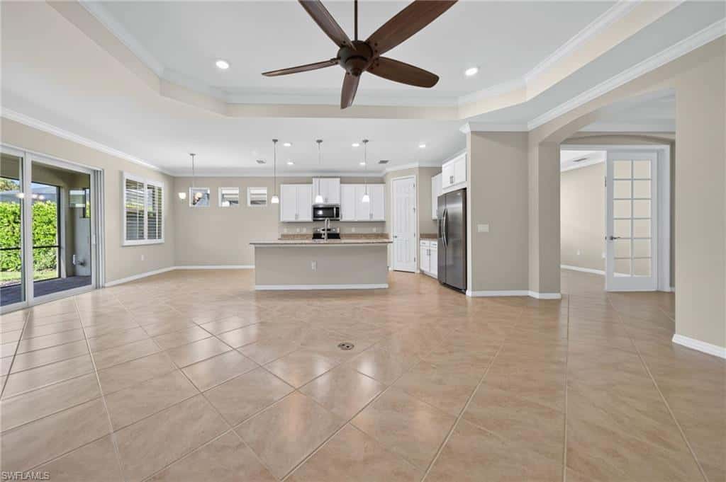 8051 Venetian Pointe Dr, Fort Myers, photo 8