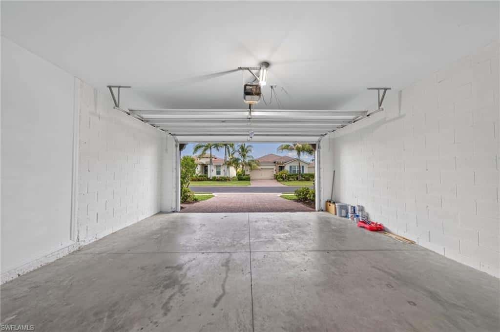 8051 Venetian Pointe Dr, Fort Myers, photo 34