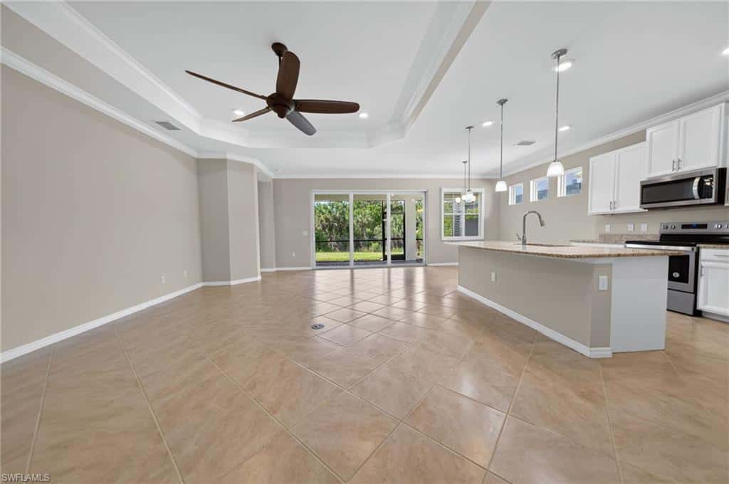8051 Venetian Pointe Dr, Fort Myers, photo 9