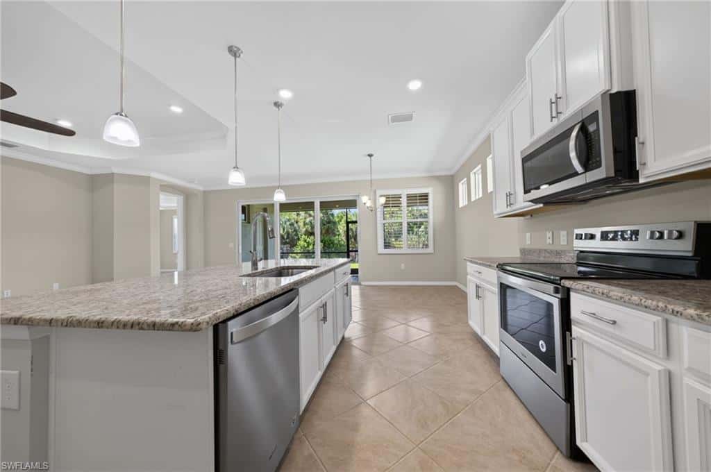 8051 Venetian Pointe Dr, Fort Myers, photo 12