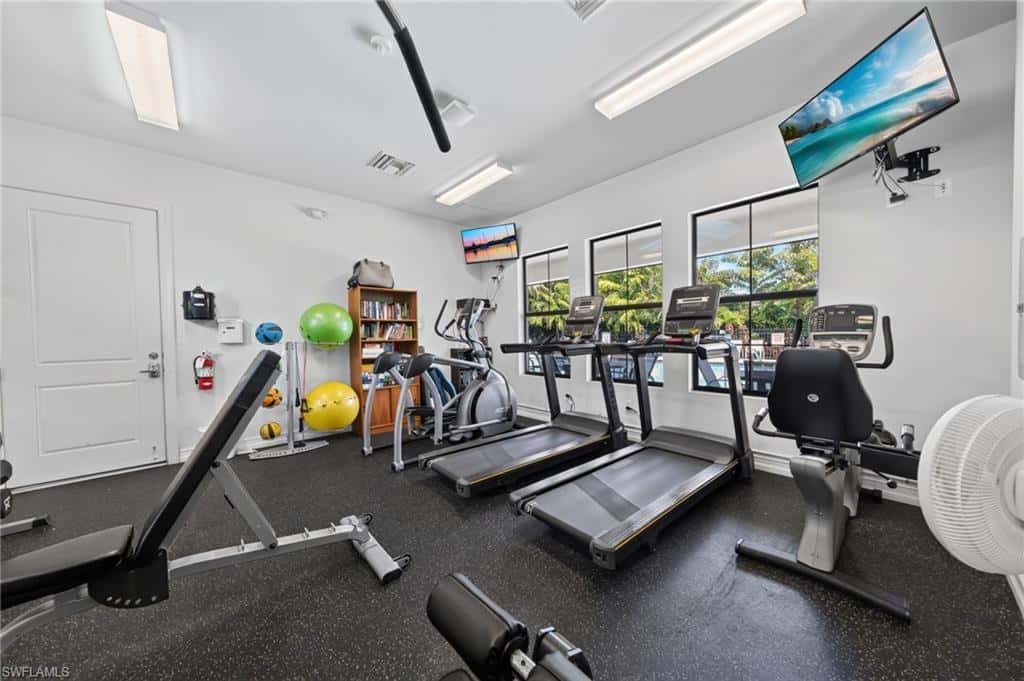 8051 Venetian Pointe Dr, Fort Myers, photo 41