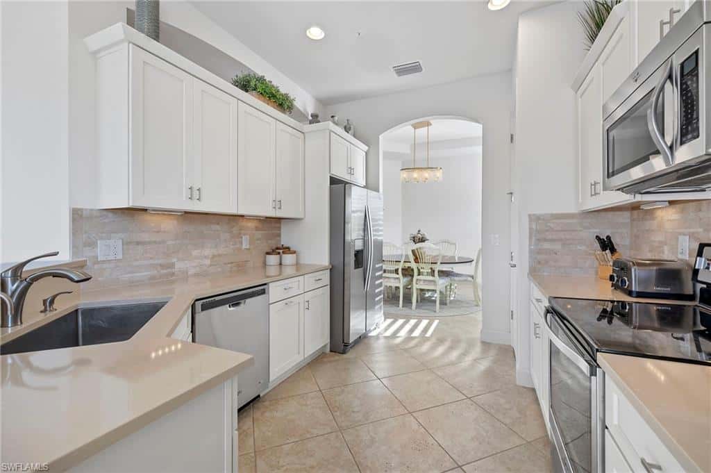 10251 Glastonbury Cir #201, Fort Myers, photo 4