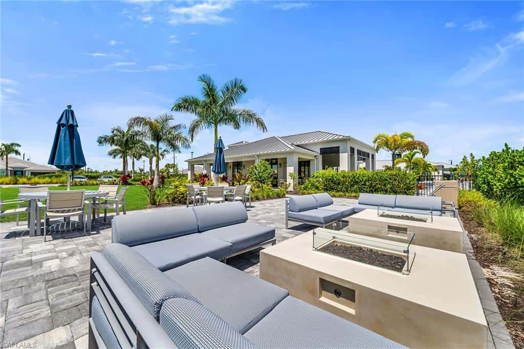 9182 Wisteria Way, Naples, photo 35