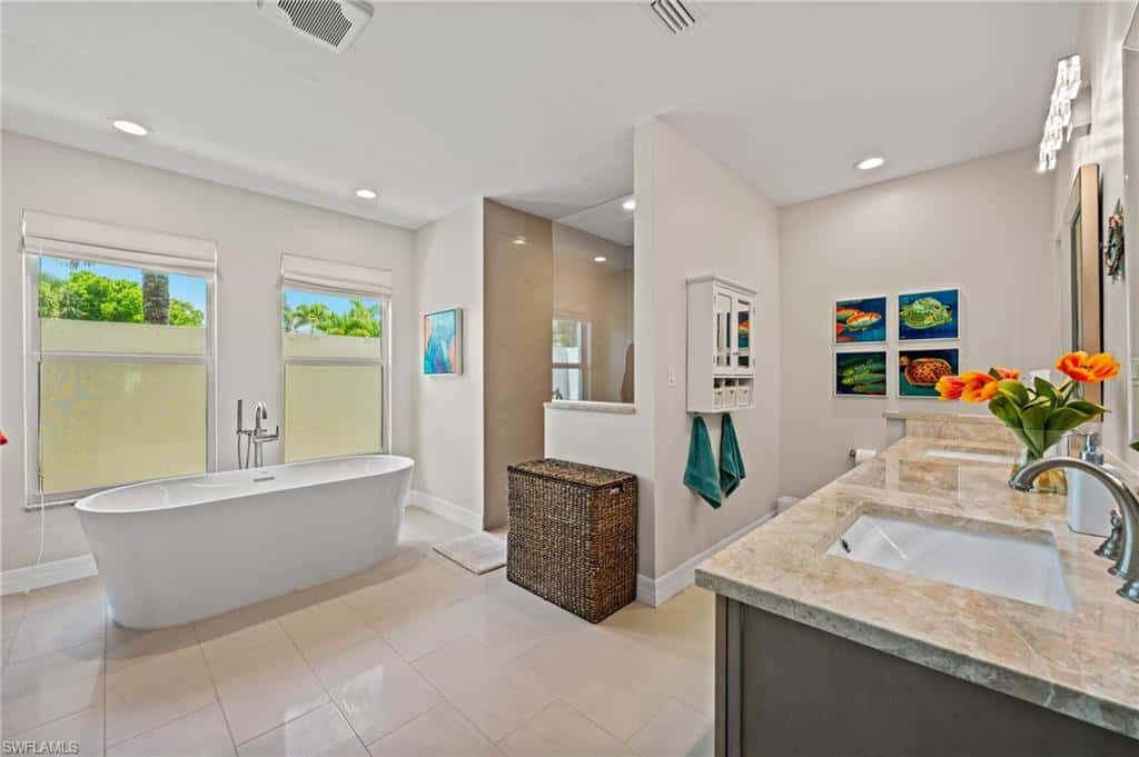 2114 Imperial Golf Course Blvd, Naples, photo 13
