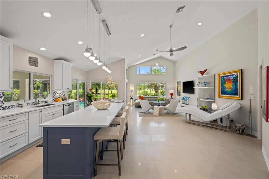 2114 Imperial Golf Course Blvd, Naples, photo 5