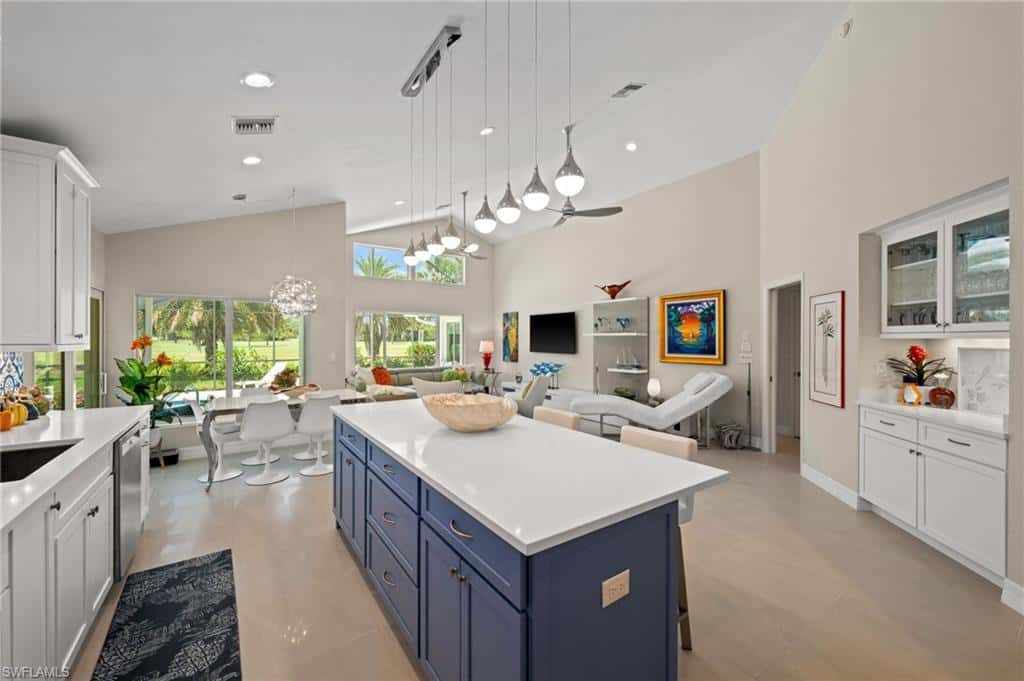 2114 Imperial Golf Course Blvd, Naples, photo 4