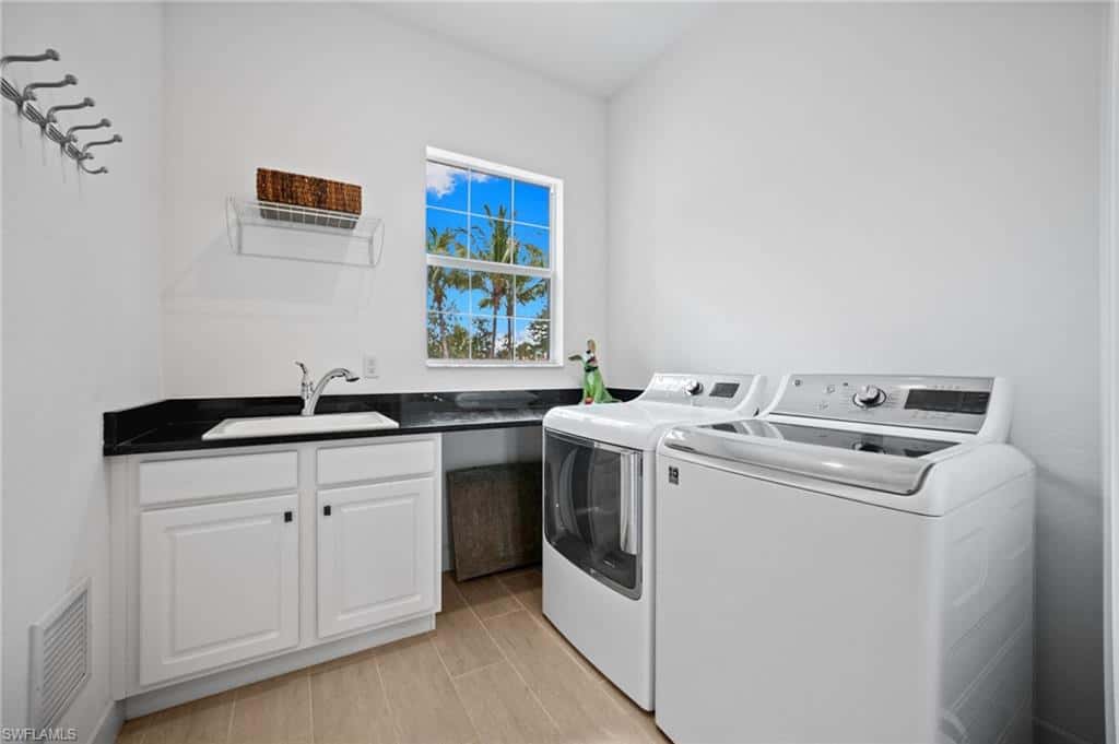 8062 Signature Club Cir #201, Naples, photo 38