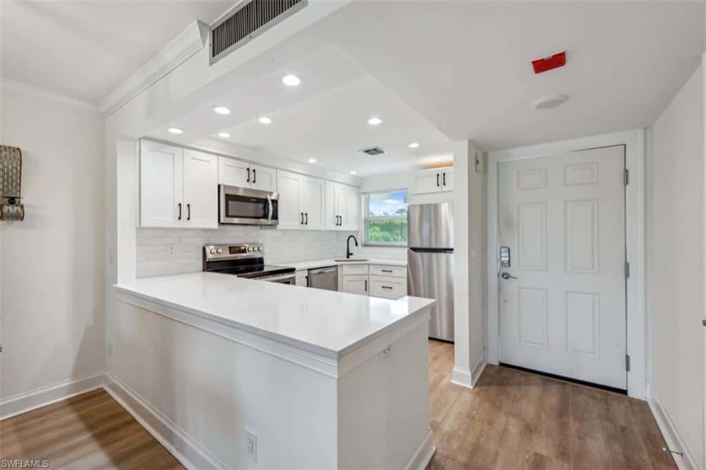 37 High Point Cir #208, Naples, photo 4