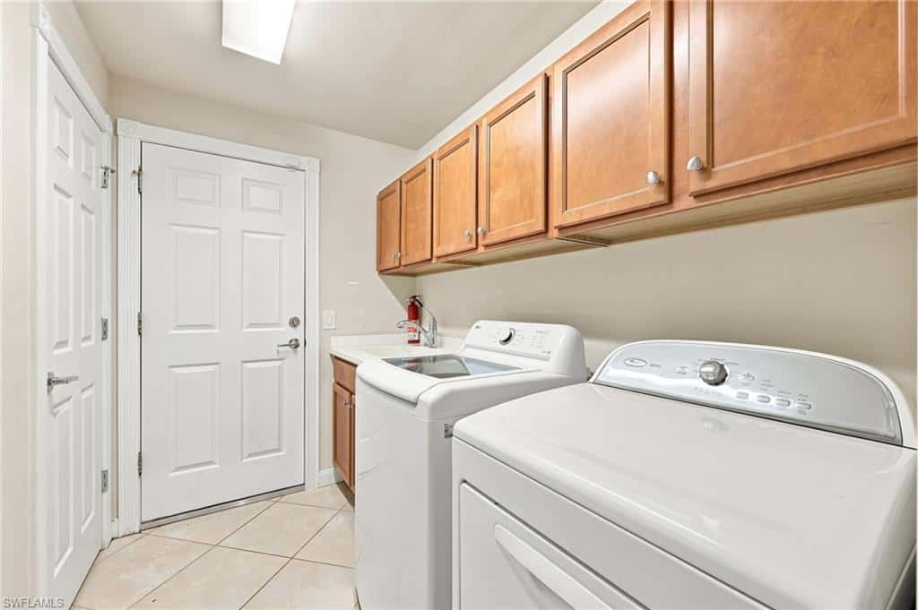 8664 Genova Ct, Naples, photo 26