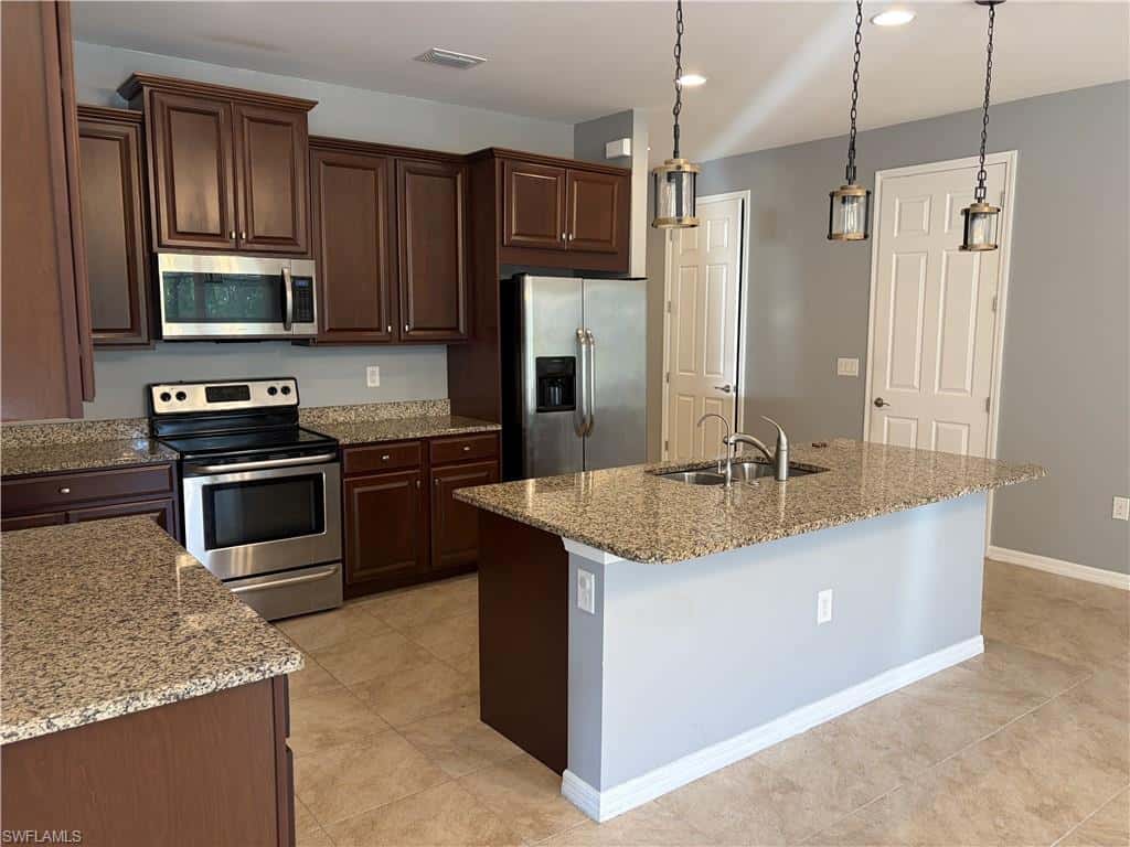 3272 Royal Gardens Ave, Fort Myers, photo 5